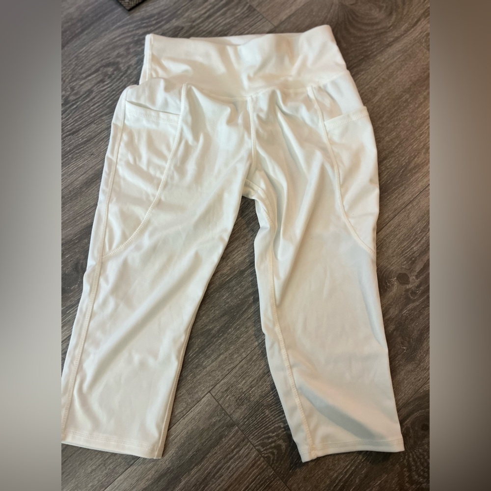 White Athletic capri leggings